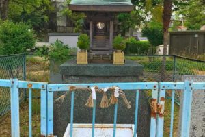 茱萸木と大野台の境目に「塞の神(さいのかみ)の祠」を見つけました (3)