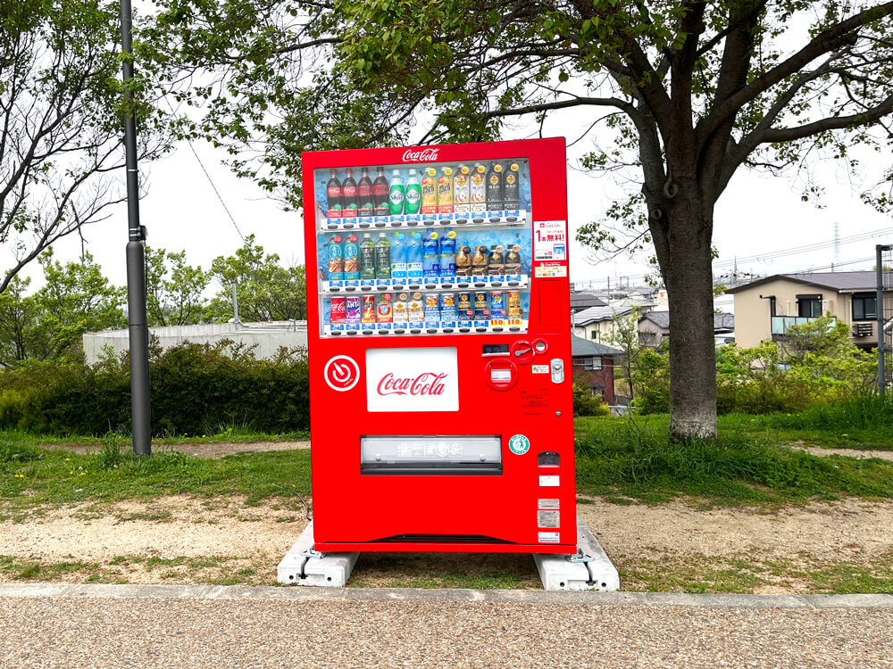 【水分補給に】狭山池に「飲料自動販売機」が3台設置されました！ (5)