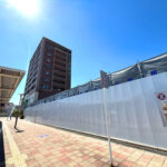 金剛駅前の風景が一変！三井住友銀行跡地に広がる『ひと夏の空』 (1)