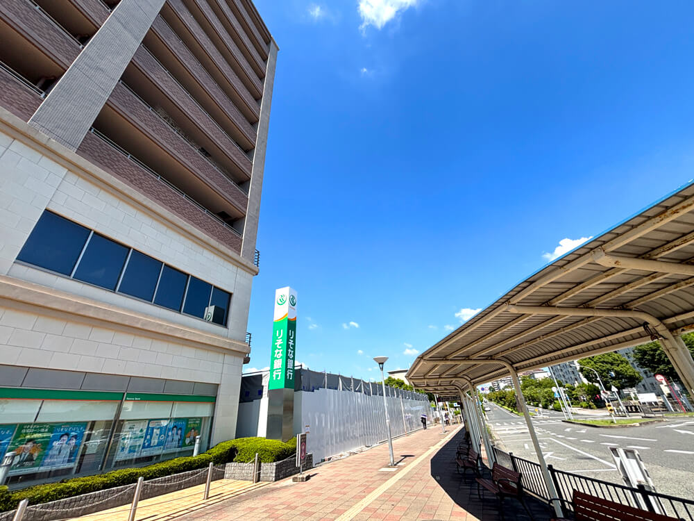 金剛駅前の風景が一変！三井住友銀行跡地に広がる『ひと夏の空』 (3)