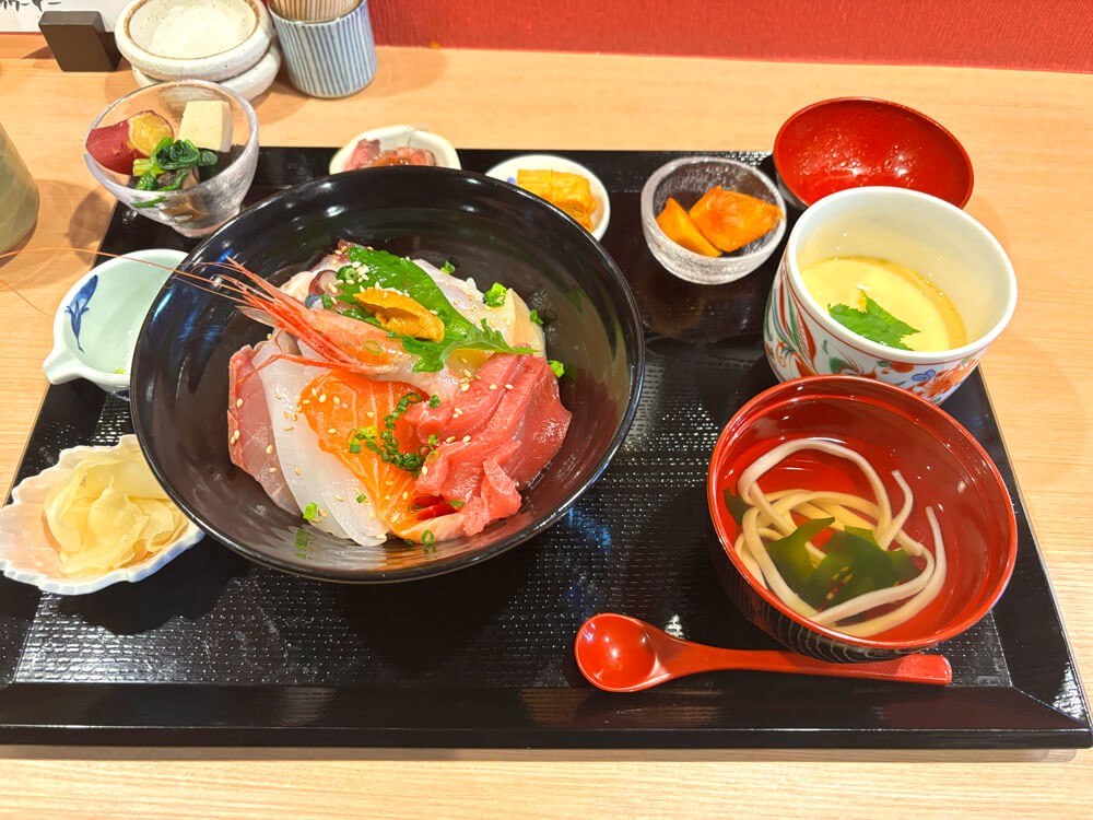 【とろける海鮮丼＆限定すき焼き】310号線沿いの和食居酒屋「おか田家」のランチをご紹介します！ (11)