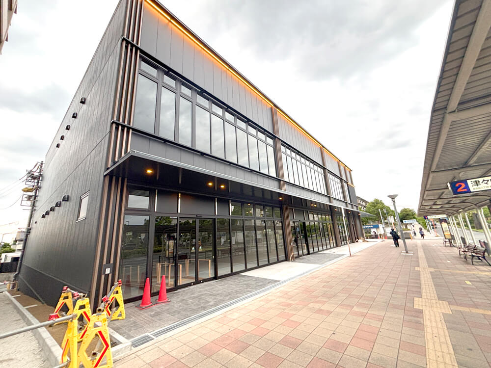 【続報】金剛駅前「三井住友銀行 金剛支店」跡地の建物がほぼ完成！物販・フィットネス入居予定、店舗は未定 (2)