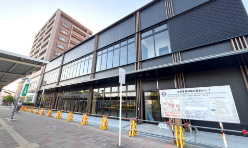 【続報】金剛駅前「三井住友銀行 金剛支店」跡地の建物がほぼ完成！物販・フィットネス入居予定、店舗は未定 (1)