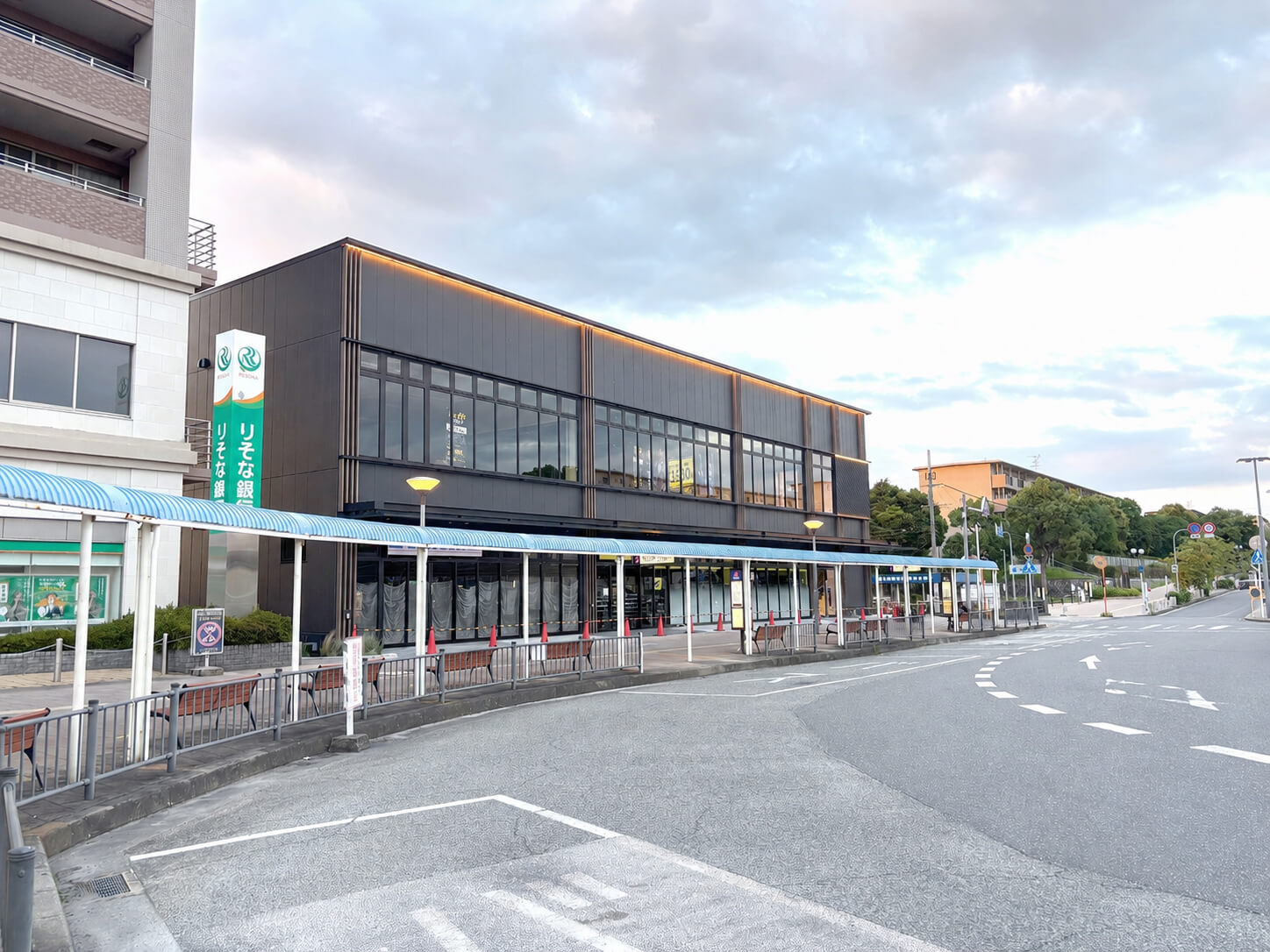 【続報】金剛駅東出口すぐの新しい建物1階に「ローソン」がオープンするようです! (13)